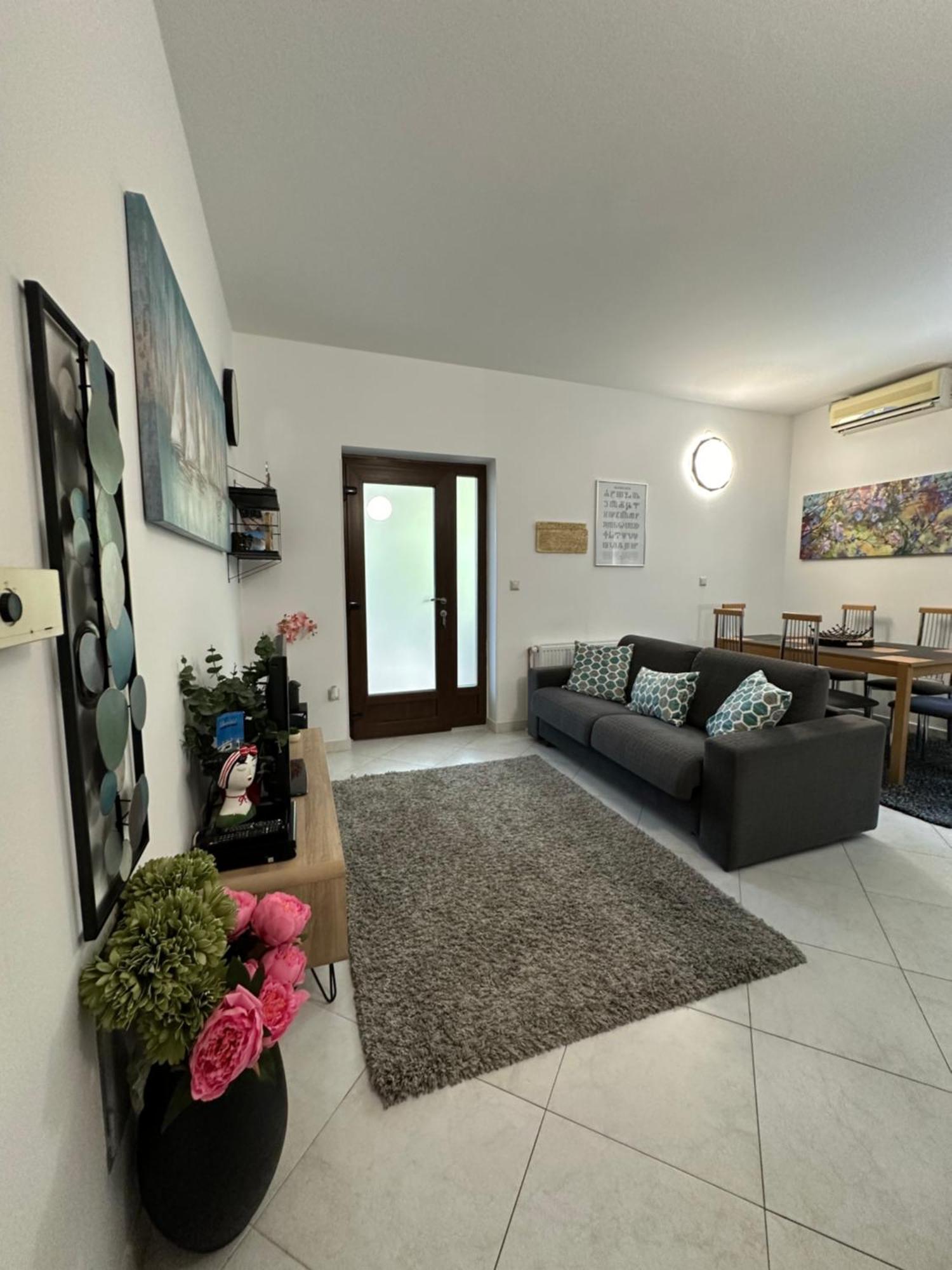 Apartments Zlatko & Mira Dorcic Башка Екстер'єр фото